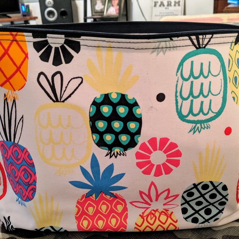 Thirty-one large zipper pouch
